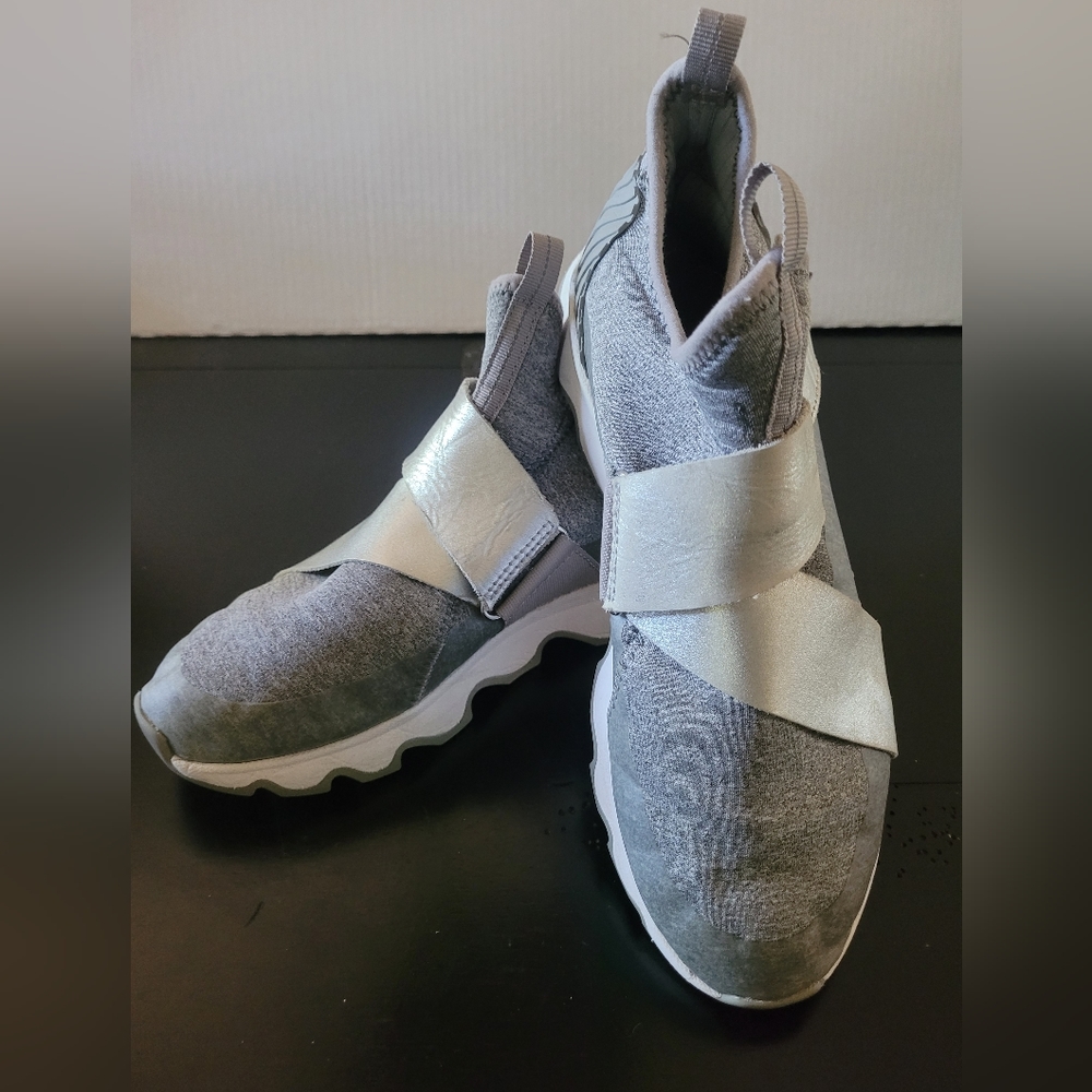 SOREL Gray Silver kinetic Knit Sneakers Athletic Shoes Size 8